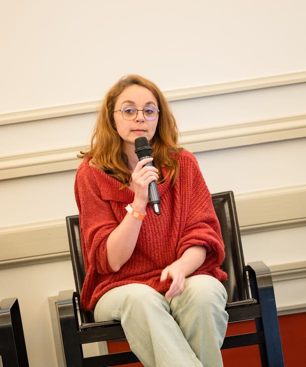 Marie Sandré au micro lors d'une table ronde au Printemps du numérique de Toulouse